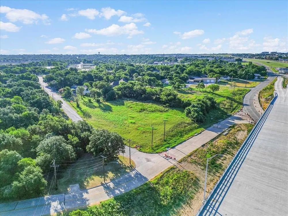7037 Greenbriar Crescent Street Lake Worth, TX 76135