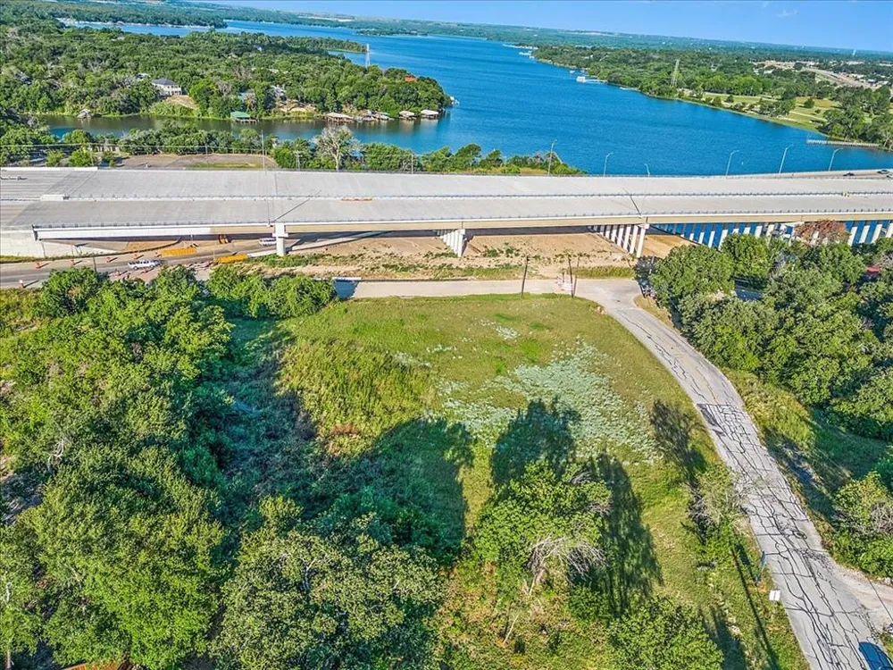 7037 Greenbriar Crescent Street Lake Worth, TX 76135