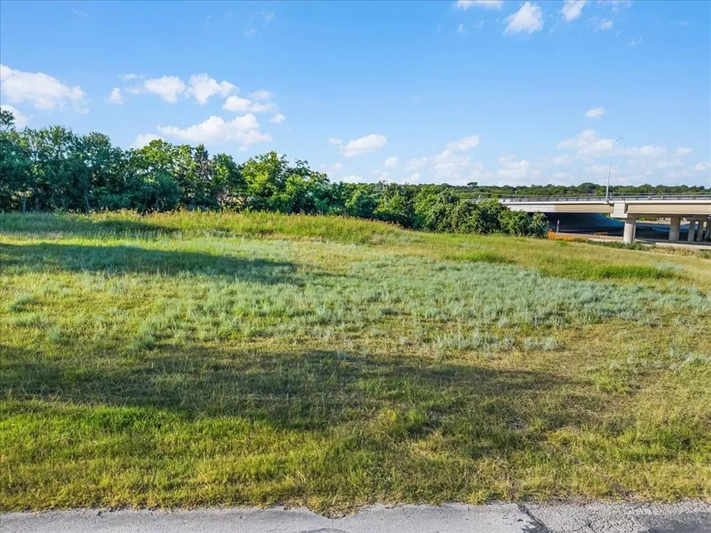 7037 Greenbriar Crescent Street Lake Worth, TX 76135