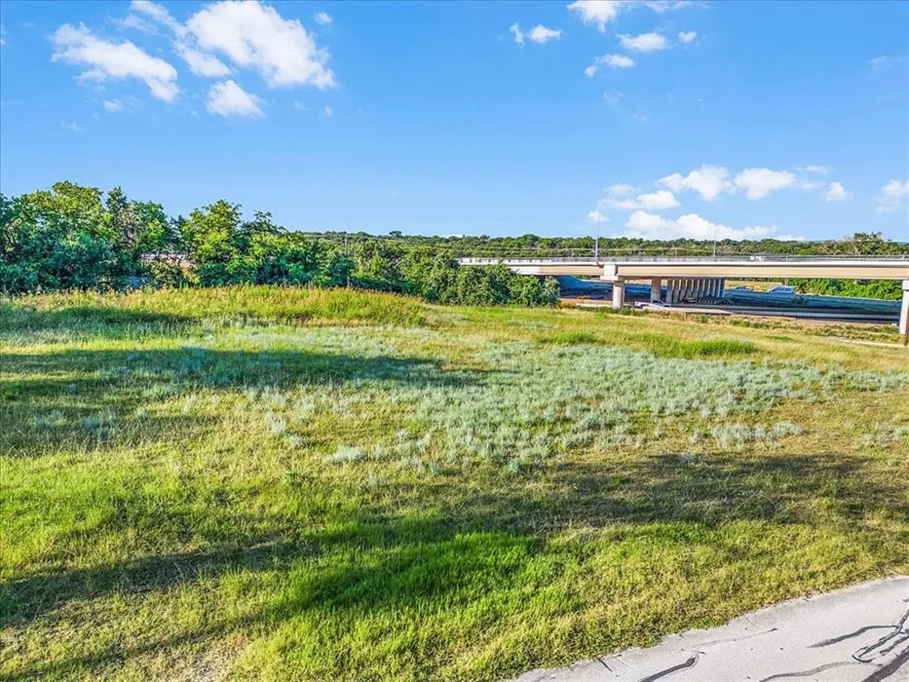 7037 Greenbriar Crescent Street Lake Worth, TX 76135