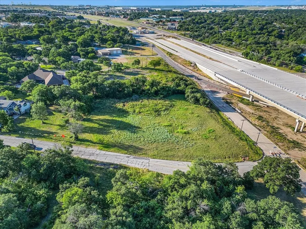 7037 Greenbriar Crescent Street Lake Worth, TX 76135