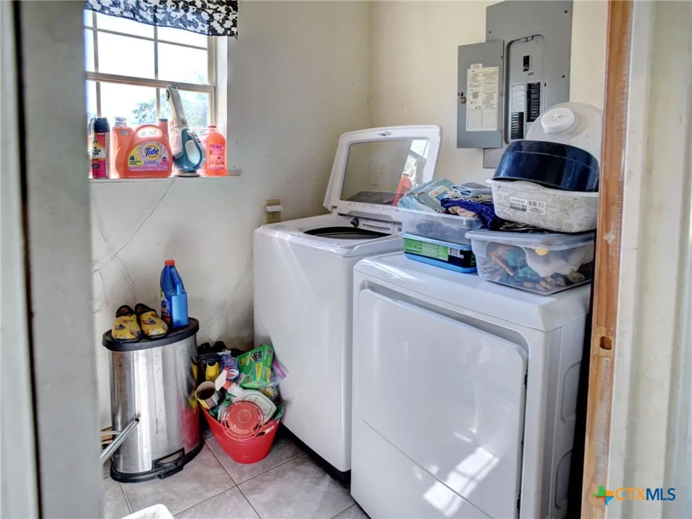 294 Lois Lane Paige, TX 78659
