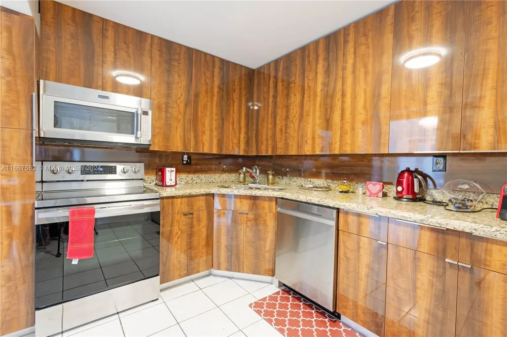 2750 NE 183rd St #1910 Aventura, FL 33160