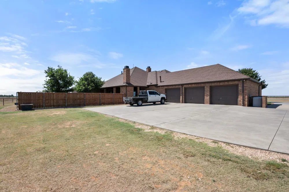 3180 N US Highway 385 Levelland, TX 79336