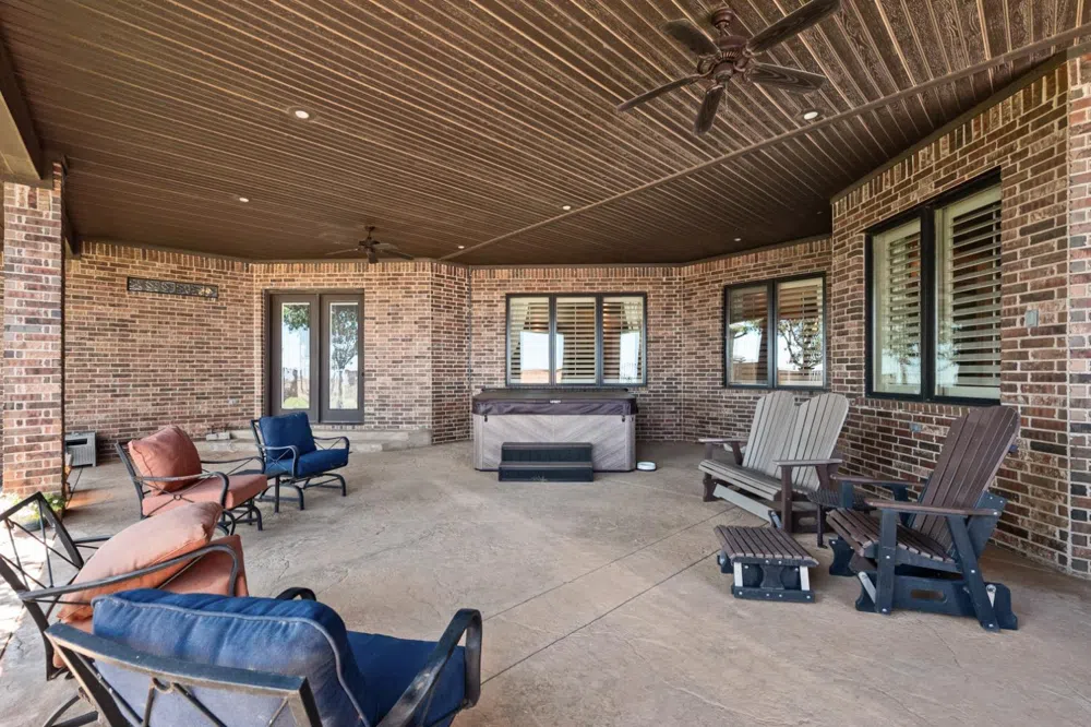 3180 N US Highway 385 Levelland, TX 79336