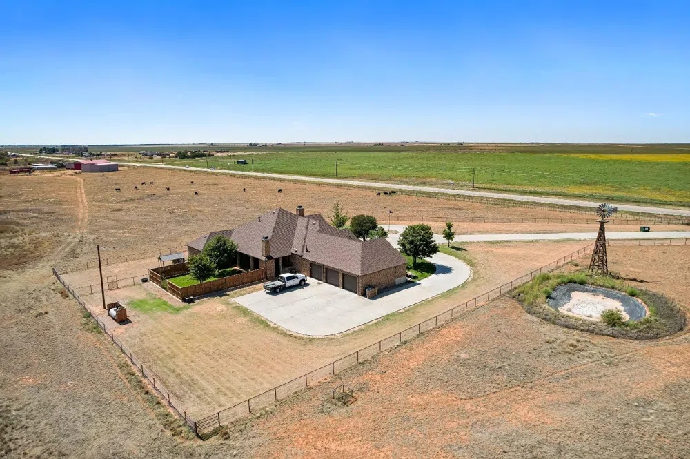 3180 N US Highway 385 Levelland, TX 79336