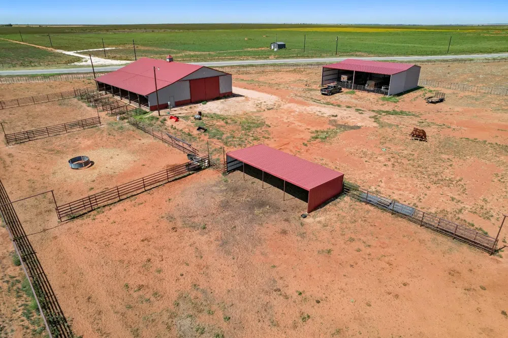 3180 N US Highway 385 Levelland, TX 79336