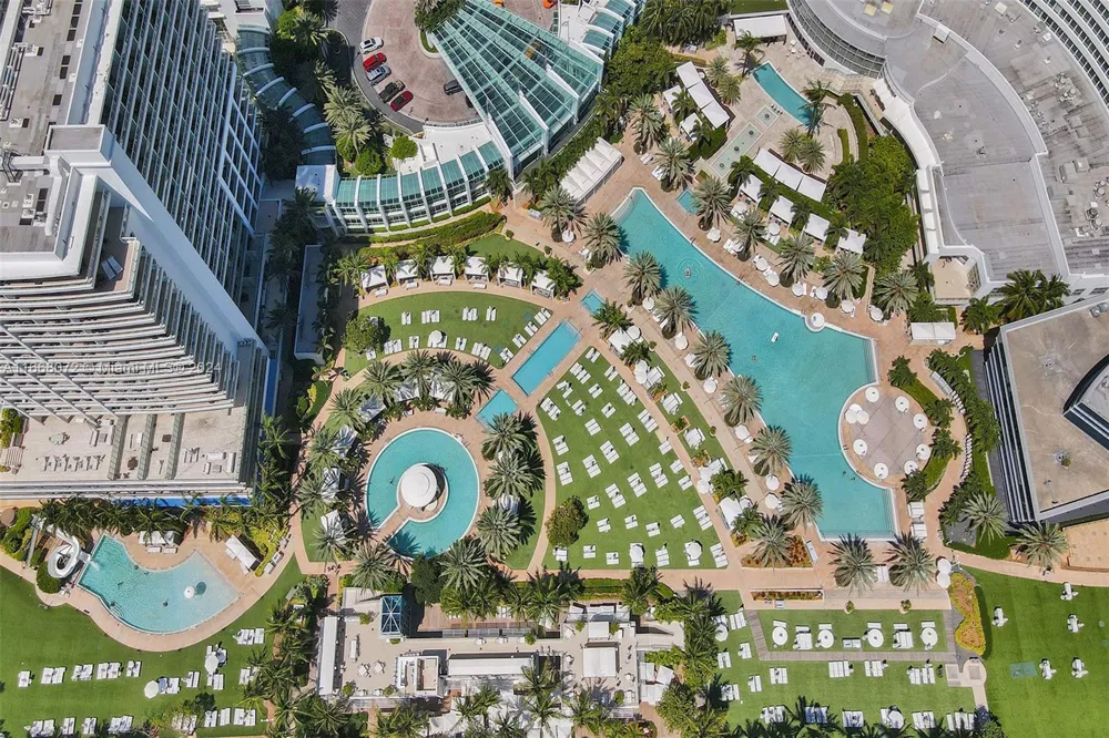 4391 Collins Ave #1501 Miami Beach, FL 33140