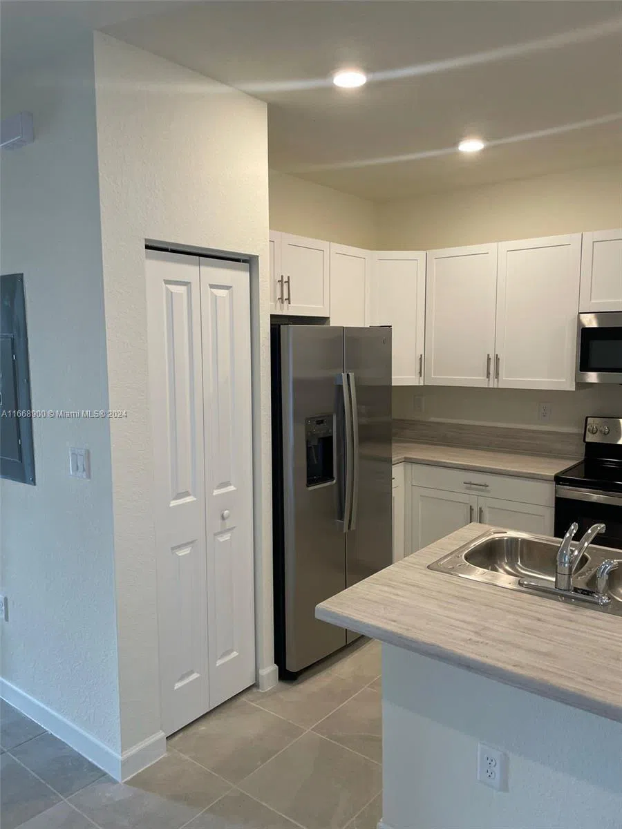 3415 W 112th Ter Hialeah, FL 33018
