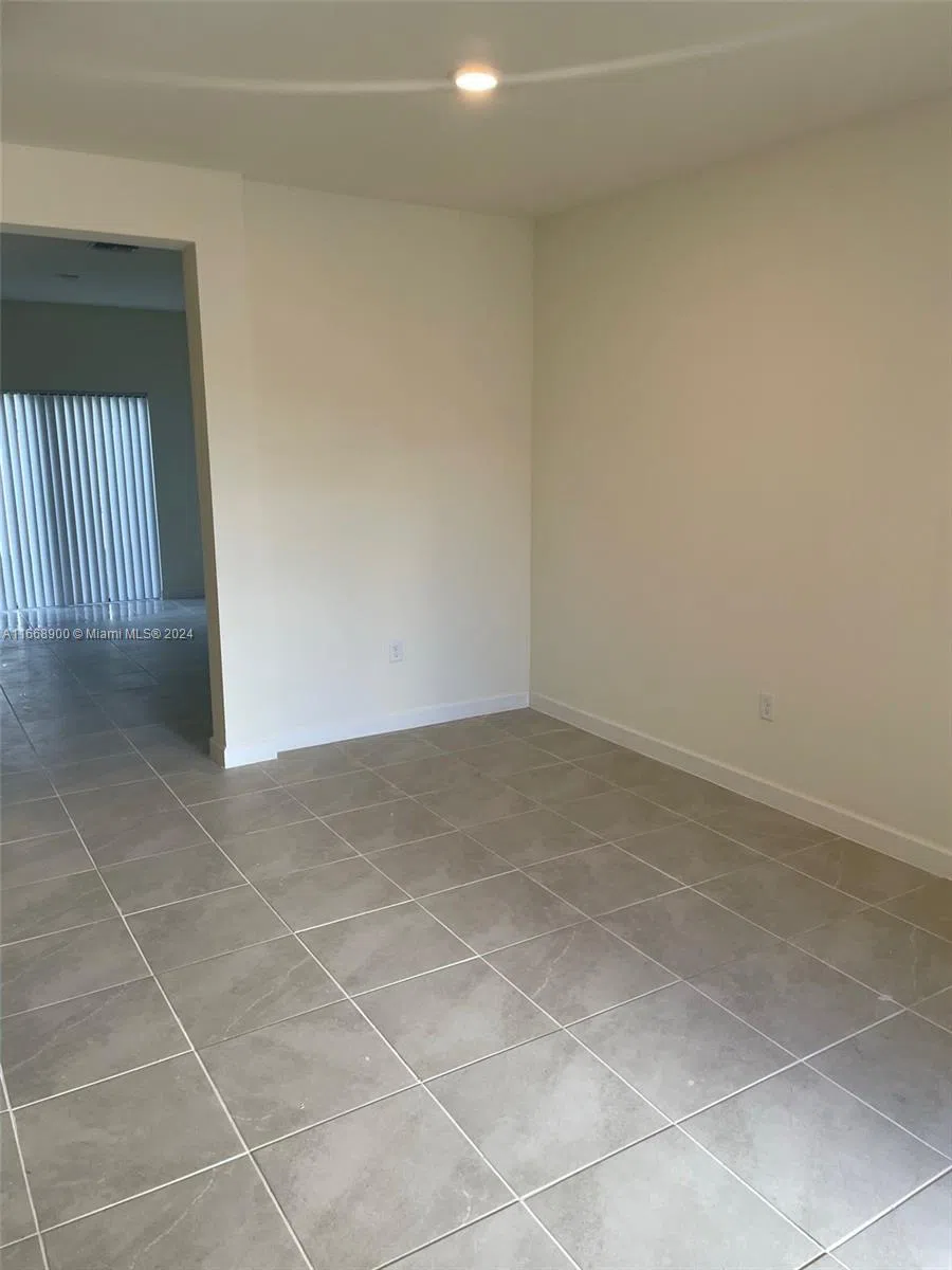 3415 W 112th Ter Hialeah, FL 33018