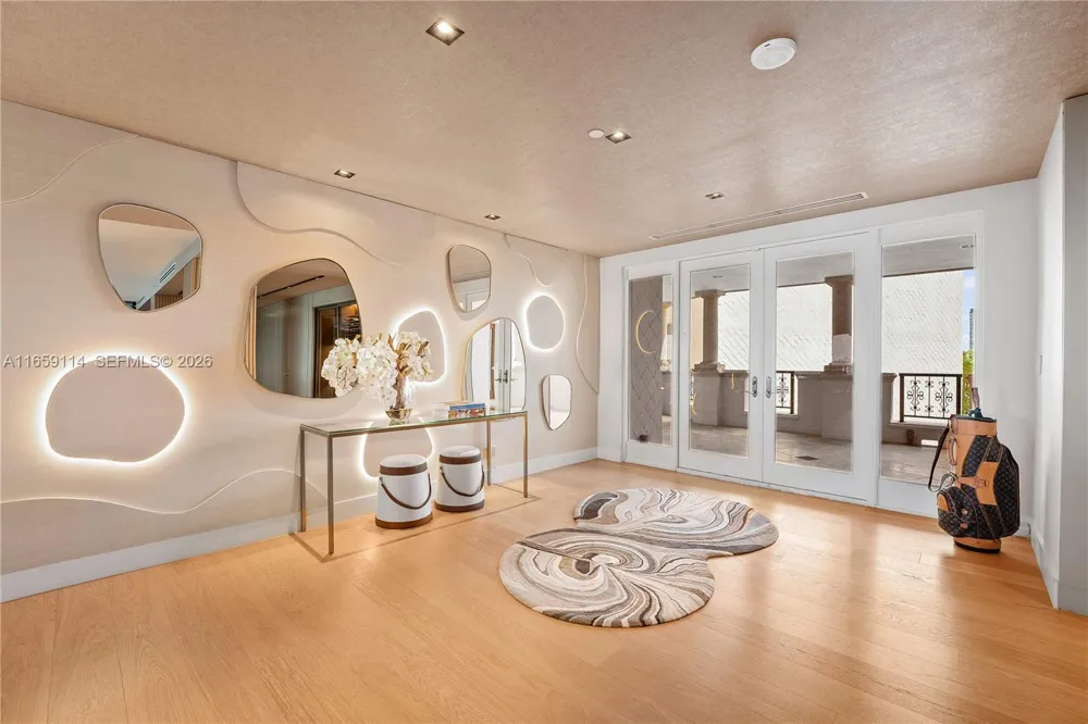 5242 Fisher Island Dr #5242 Miami Beach, FL 33109