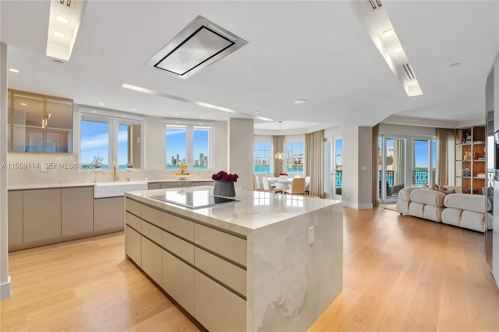 5242 Fisher Island Dr #5242 Miami Beach, FL 33109