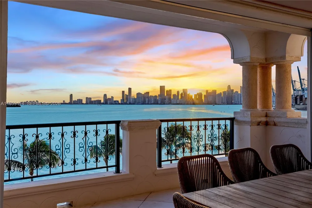 5242 Fisher Island Dr #5242 Miami Beach, FL 33109