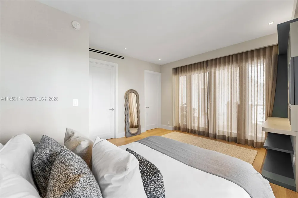 5242 Fisher Island Dr #5242 Miami Beach, FL 33109