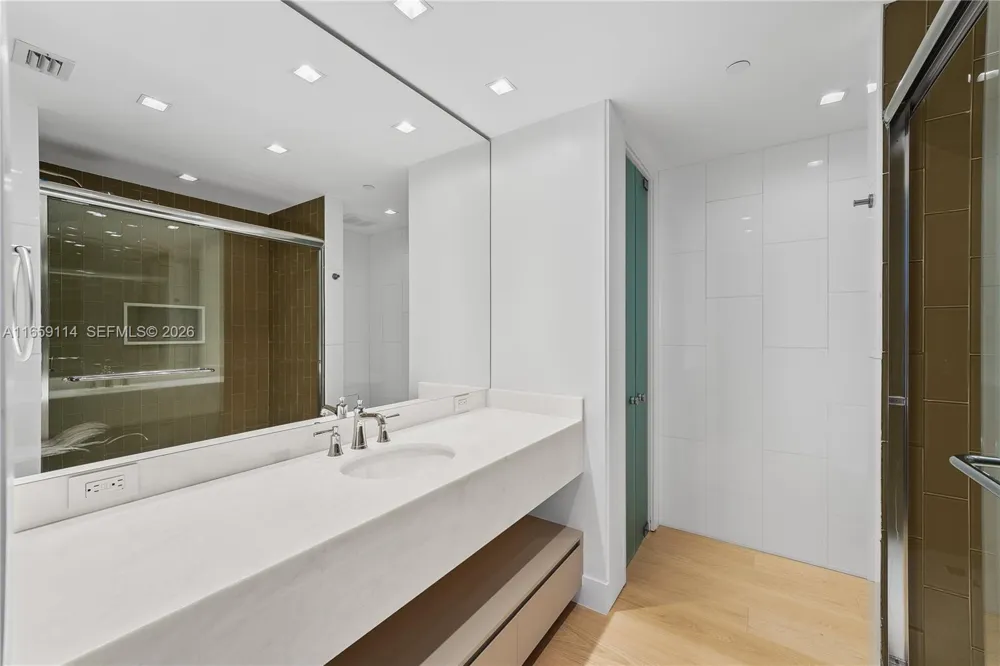 5242 Fisher Island Dr #5242 Miami Beach, FL 33109