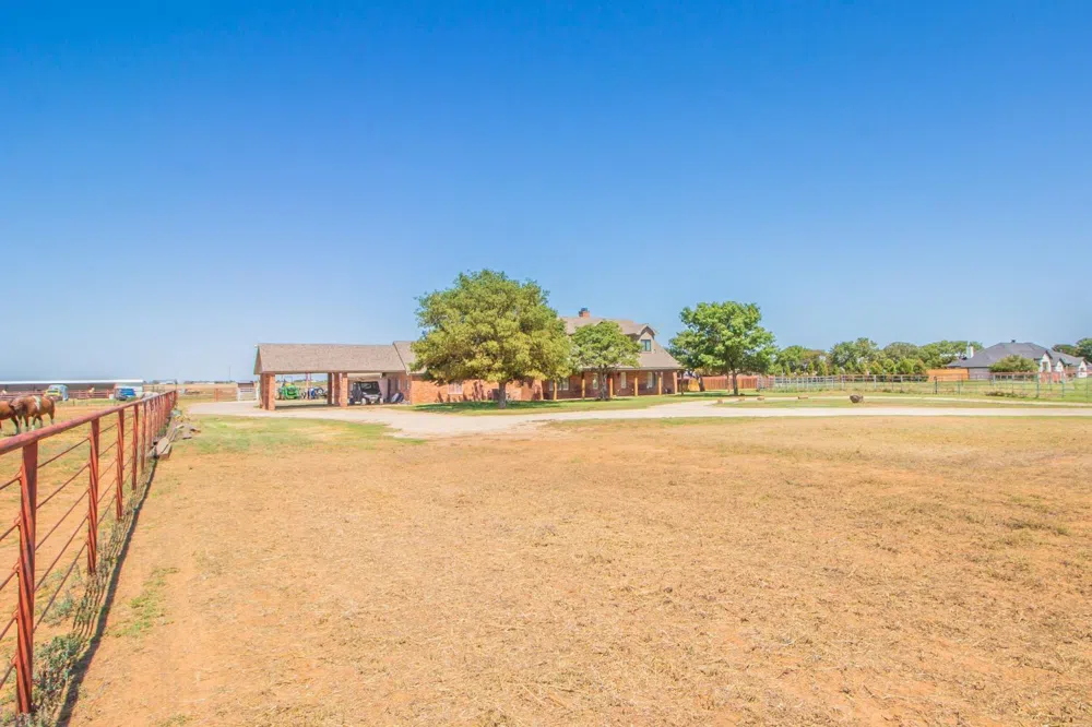 7910 County Road 7700 Wolfforth, TX 79382