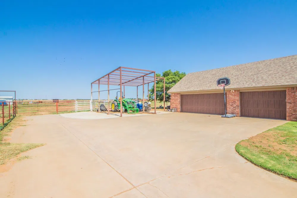 7910 County Road 7700 Wolfforth, TX 79382