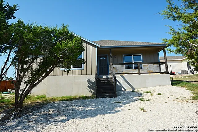 1559 Golf Course Dr.