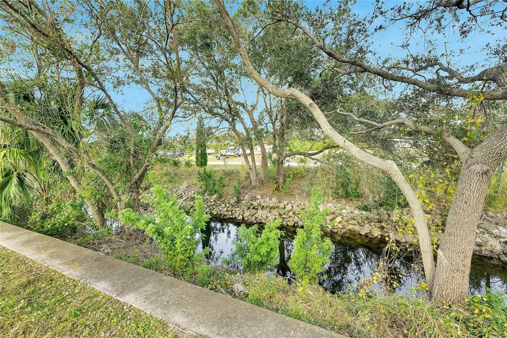 223 SAINT GEORGE CIRCLE Apollo Beach, FL 33572