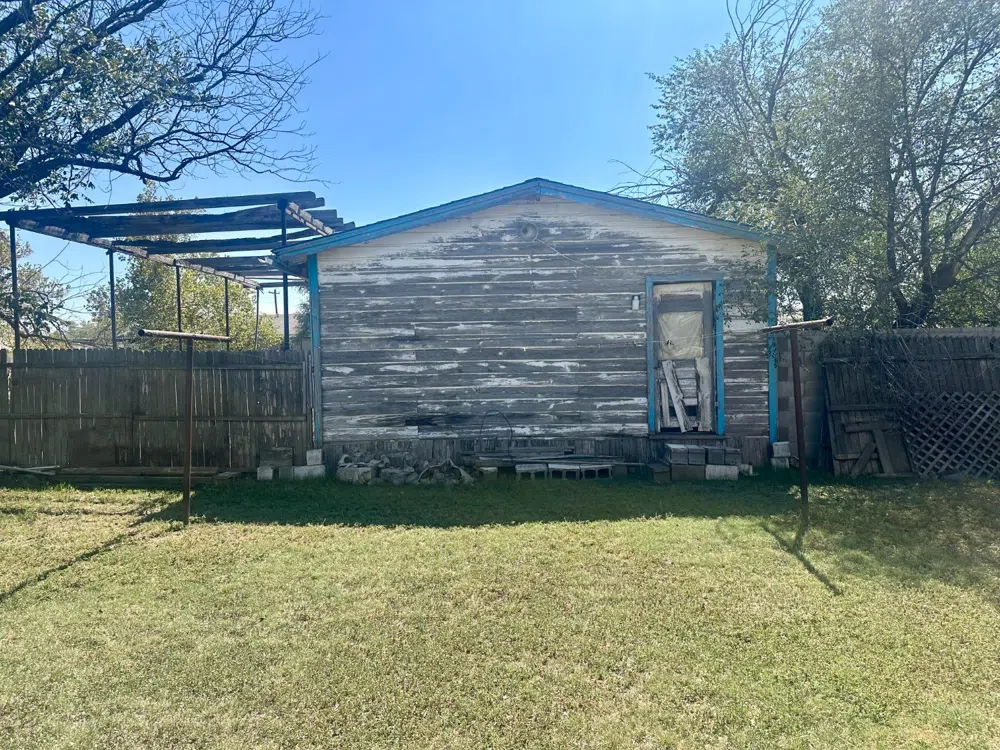 412 S Main Street Floydada, TX 79235