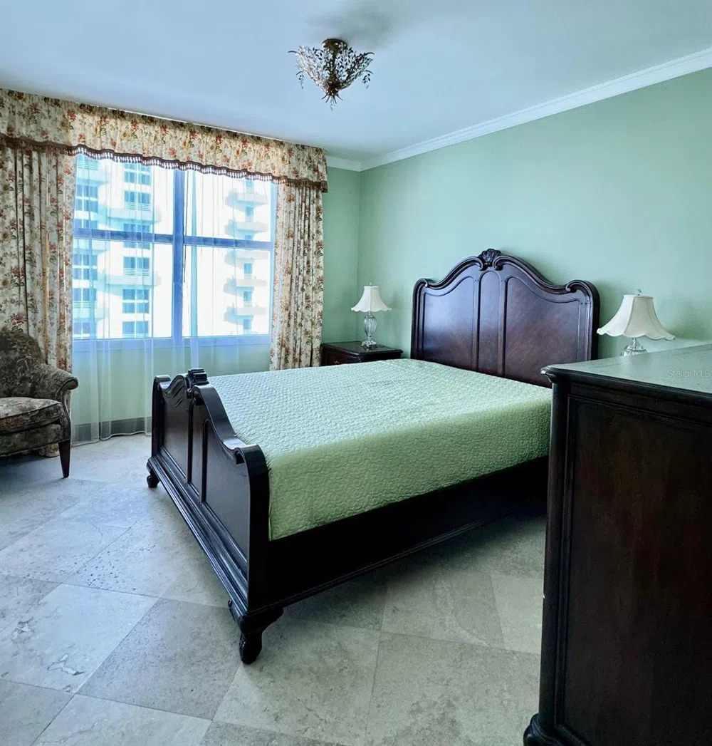 1500 OCEAN DRIVE #905 Miami Beach, FL 33139