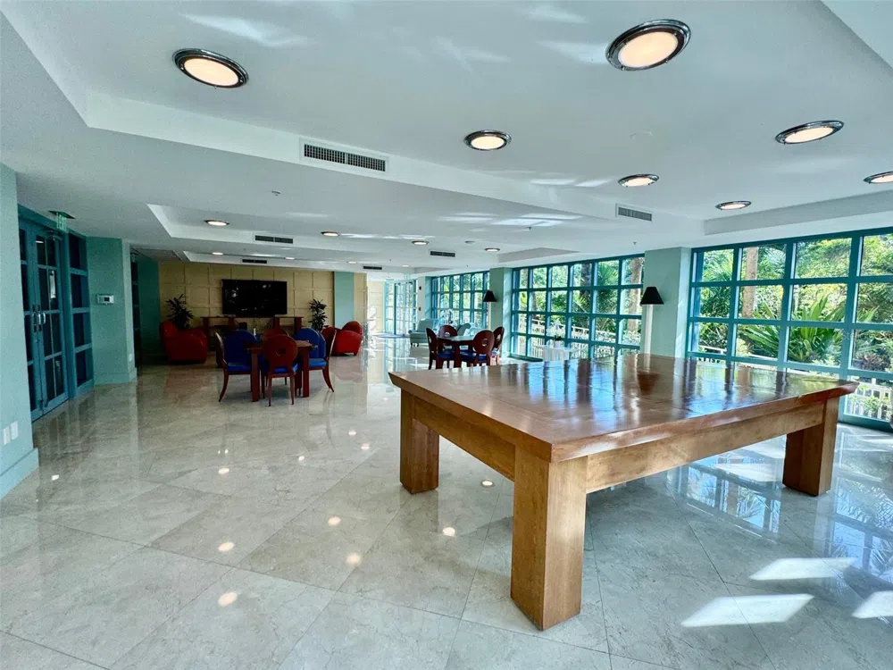 1500 OCEAN DRIVE #905 Miami Beach, FL 33139