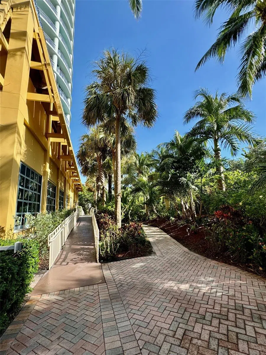 1500 OCEAN DRIVE #905 Miami Beach, FL 33139