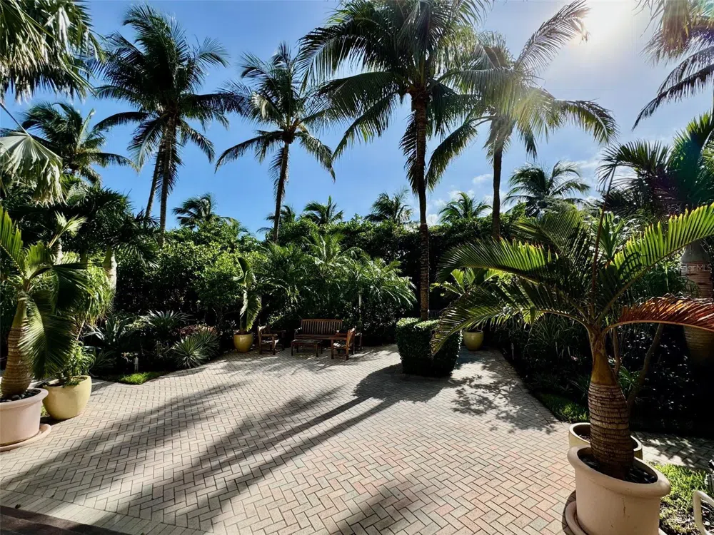 1500 OCEAN DRIVE #905 Miami Beach, FL 33139