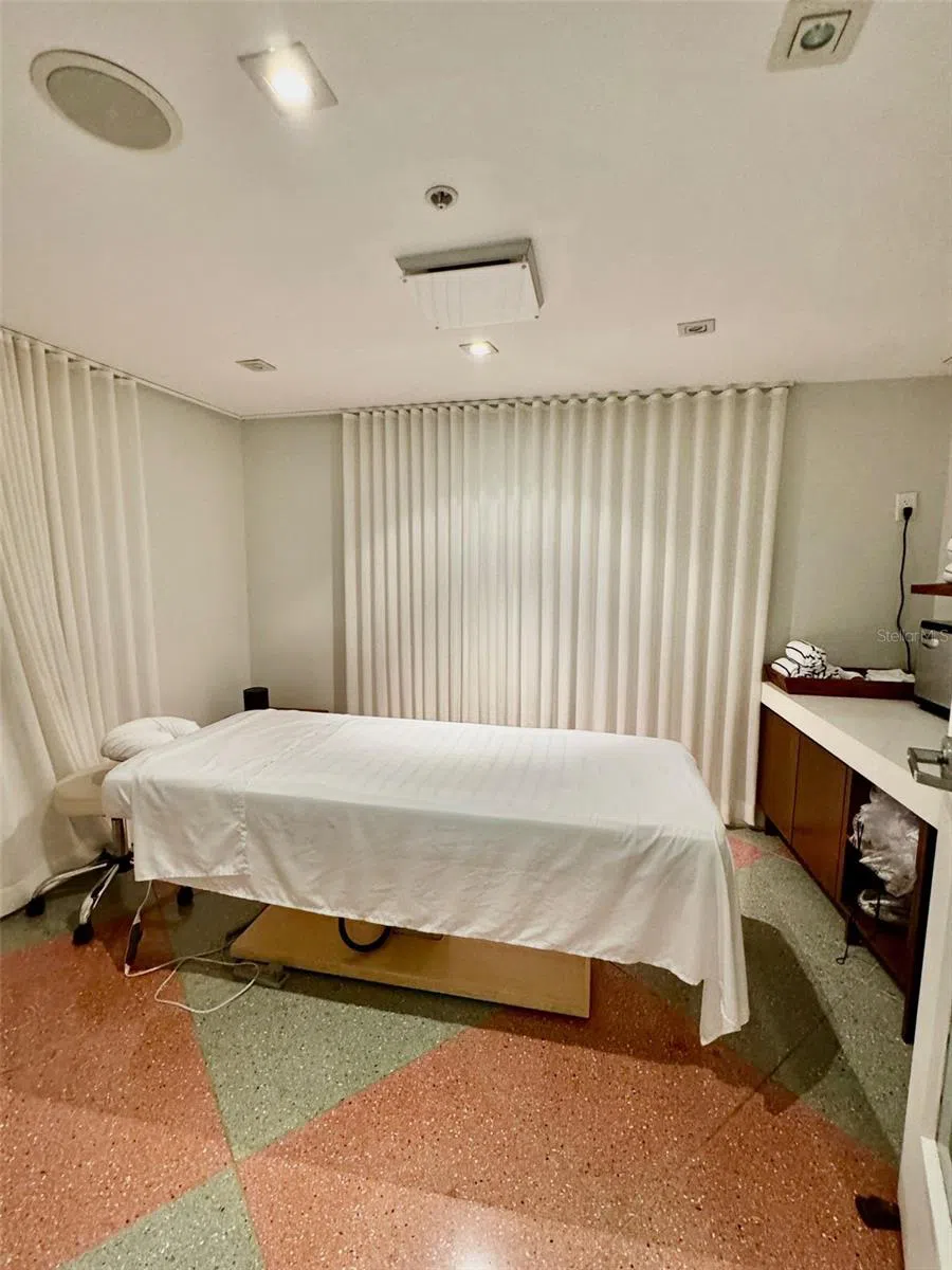 1500 OCEAN DRIVE #905 Miami Beach, FL 33139