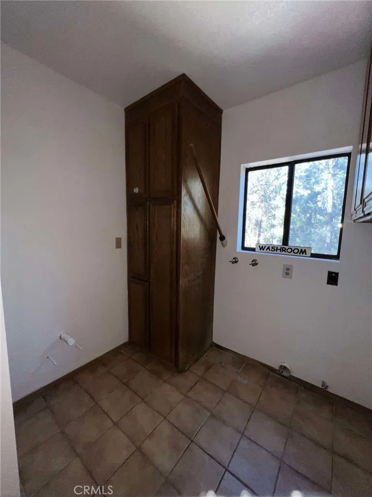 23109 Cardinal Road Wrightwood, CA 93563