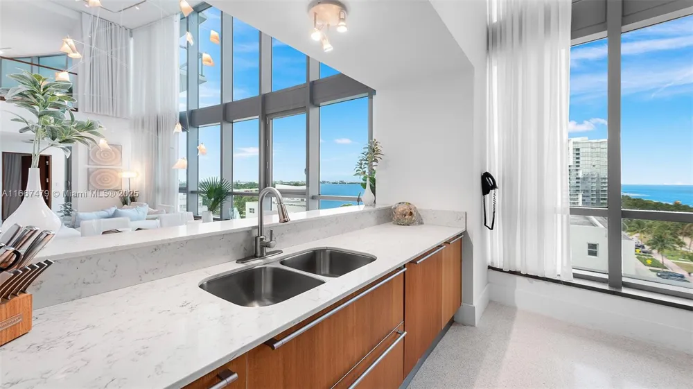 101 20th St Th B #TH-B 1505 Miami Beach, FL 33139
