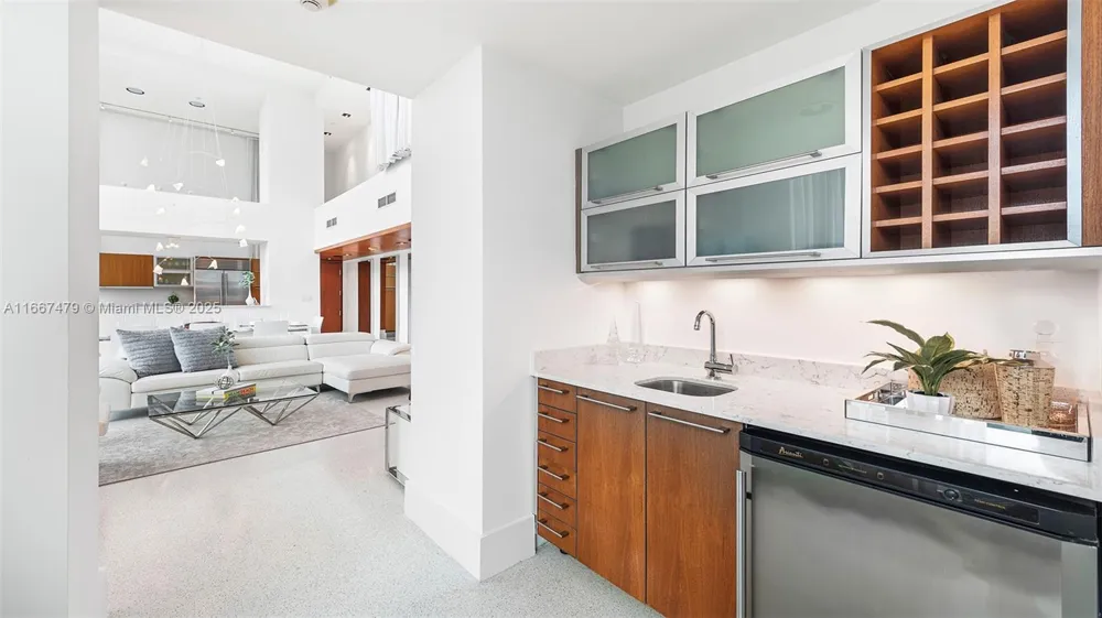 101 20th St Th B #TH-B 1505 Miami Beach, FL 33139