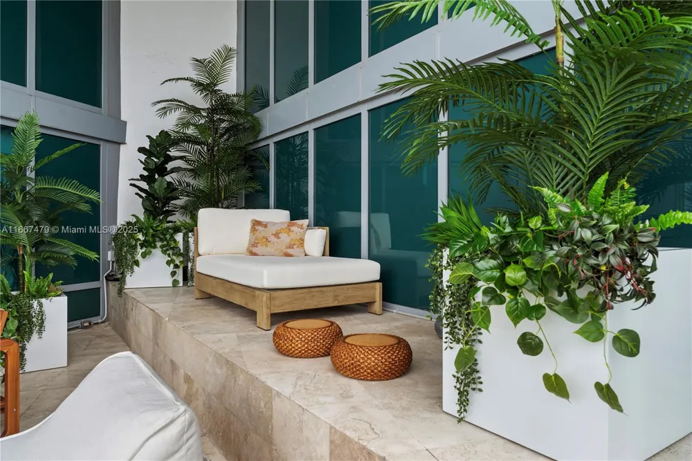101 20th St Th B #TH-B 1505 Miami Beach, FL 33139