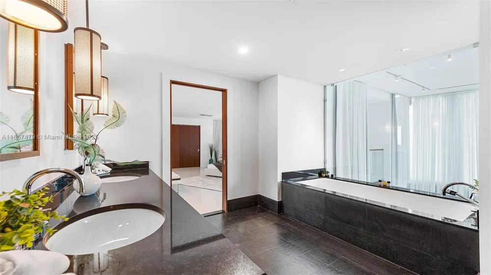 101 20th St Th B #TH-B 1505 Miami Beach, FL 33139