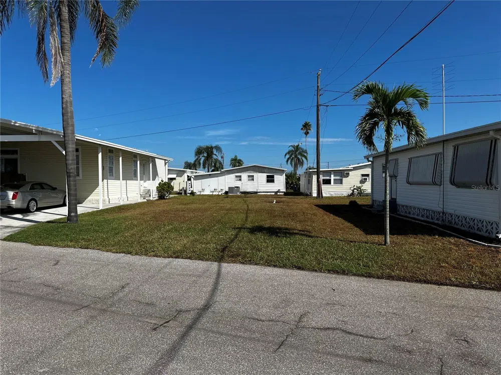256 JAMAICA DRIVE Palmetto, FL 34221