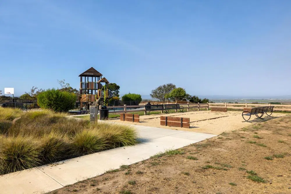 21572 Ord Ave. Marina, CA 93933