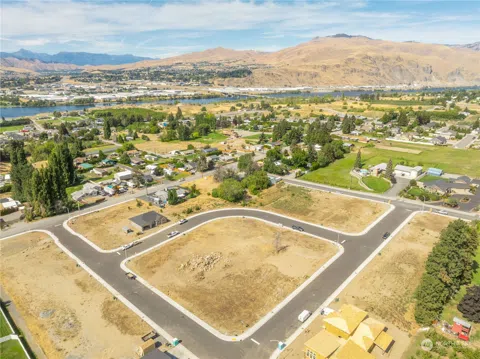 3229 NW Chadwick  (Lot 33) Loop