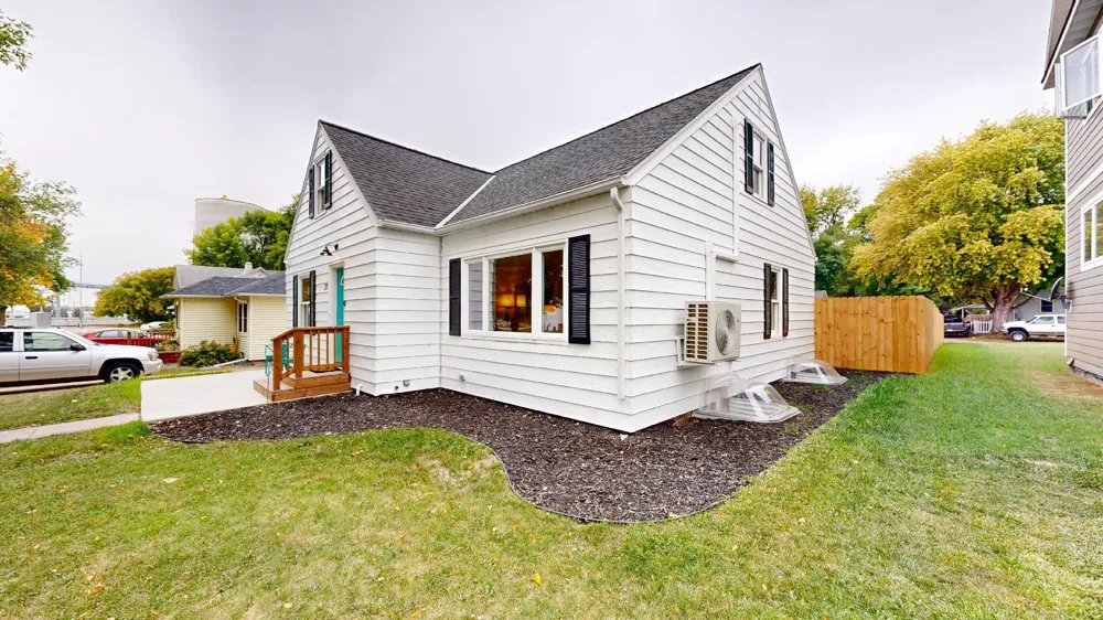 27 Division Street #airbb Clara City, MN 56222