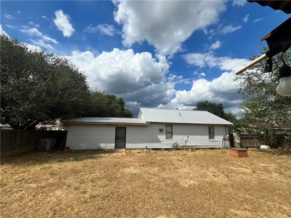 305 Laredo Street Freer, TX 78357