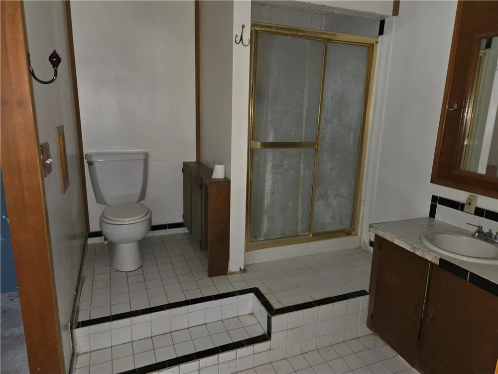 305 Laredo Street Freer, TX 78357