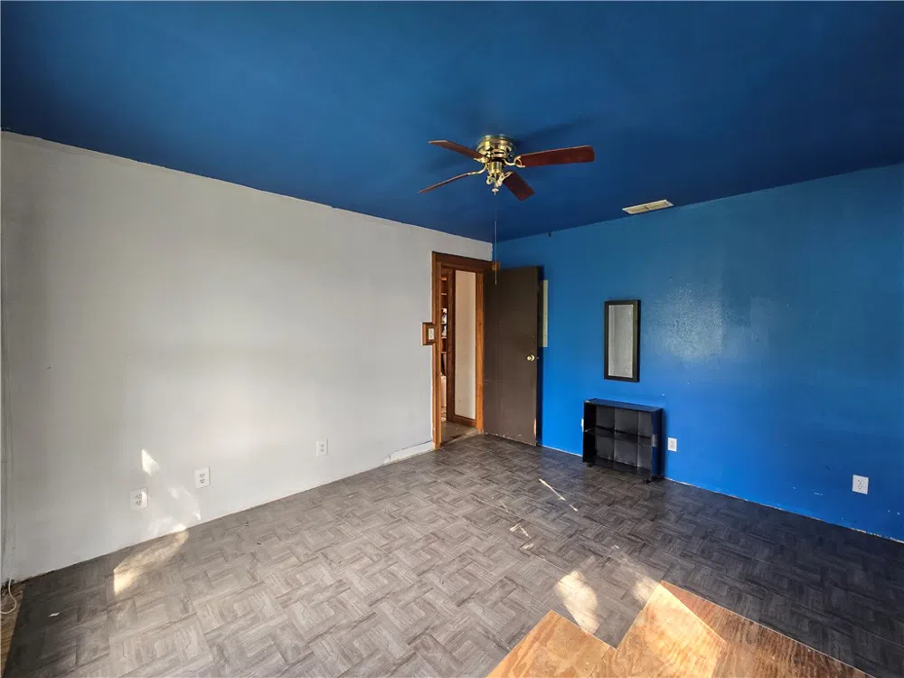 305 Laredo Street Freer, TX 78357
