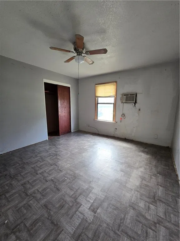 305 Laredo Street Freer, TX 78357