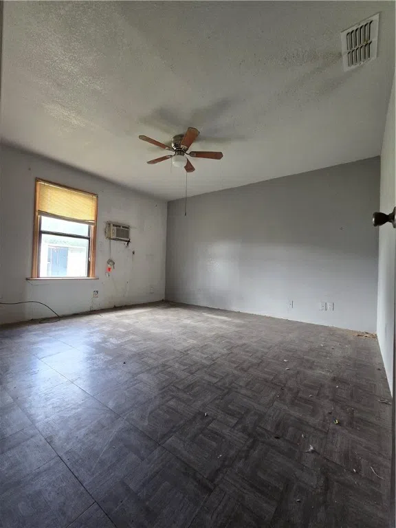 305 Laredo Street Freer, TX 78357