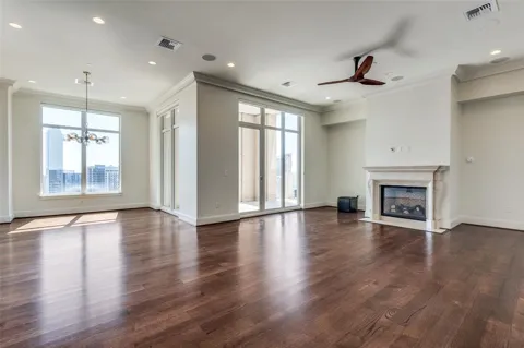 2555 Pearl Street #2001