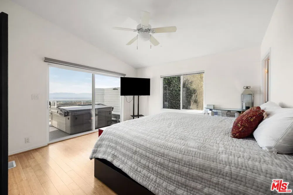 1130 Mohawk Topanga, CA 90290