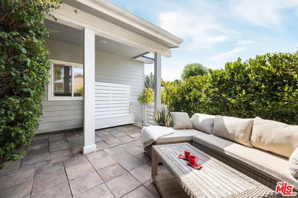 1130 Mohawk Topanga, CA 90290