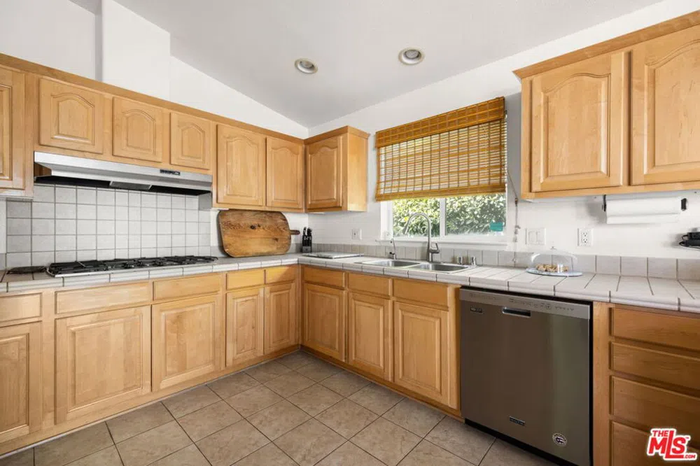 1130 Mohawk Topanga, CA 90290