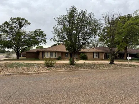 1601 E Paseo Circle