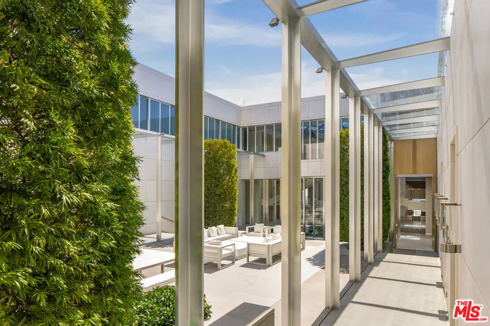 1261 Angelo Drive Beverly Hills, CA 90210