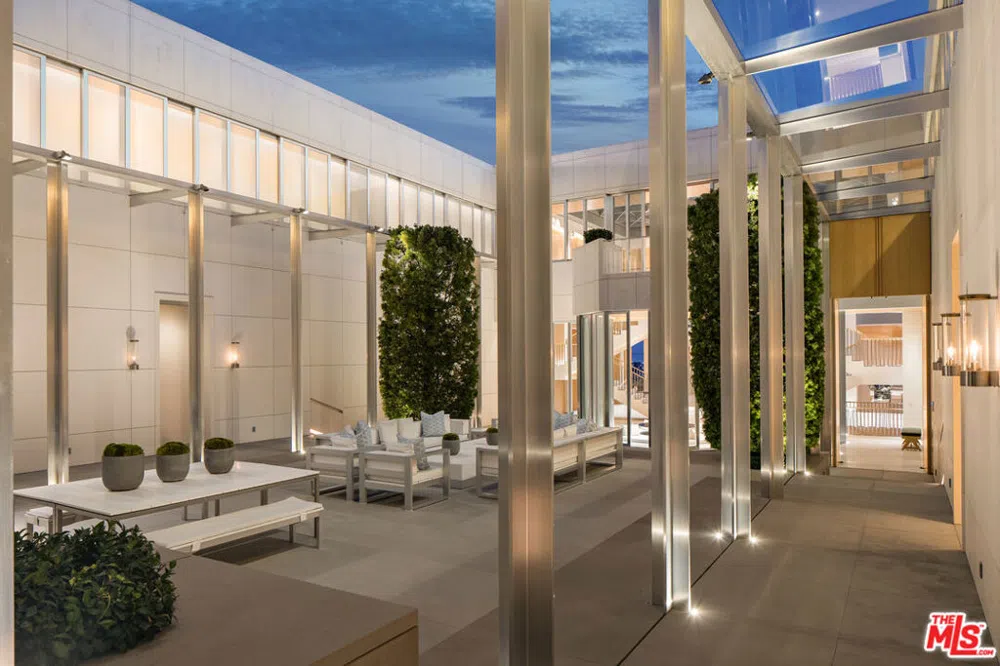 1261 Angelo Drive Beverly Hills, CA 90210